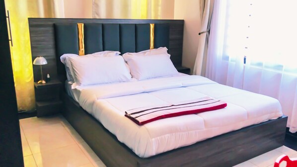 4 bedrooms, in-room safe, iron/ironing board, free WiFi