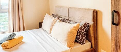 1 bedroom, iron/ironing board, internet, bed sheets