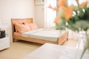 1 bedroom, iron/ironing board, internet, bed sheets