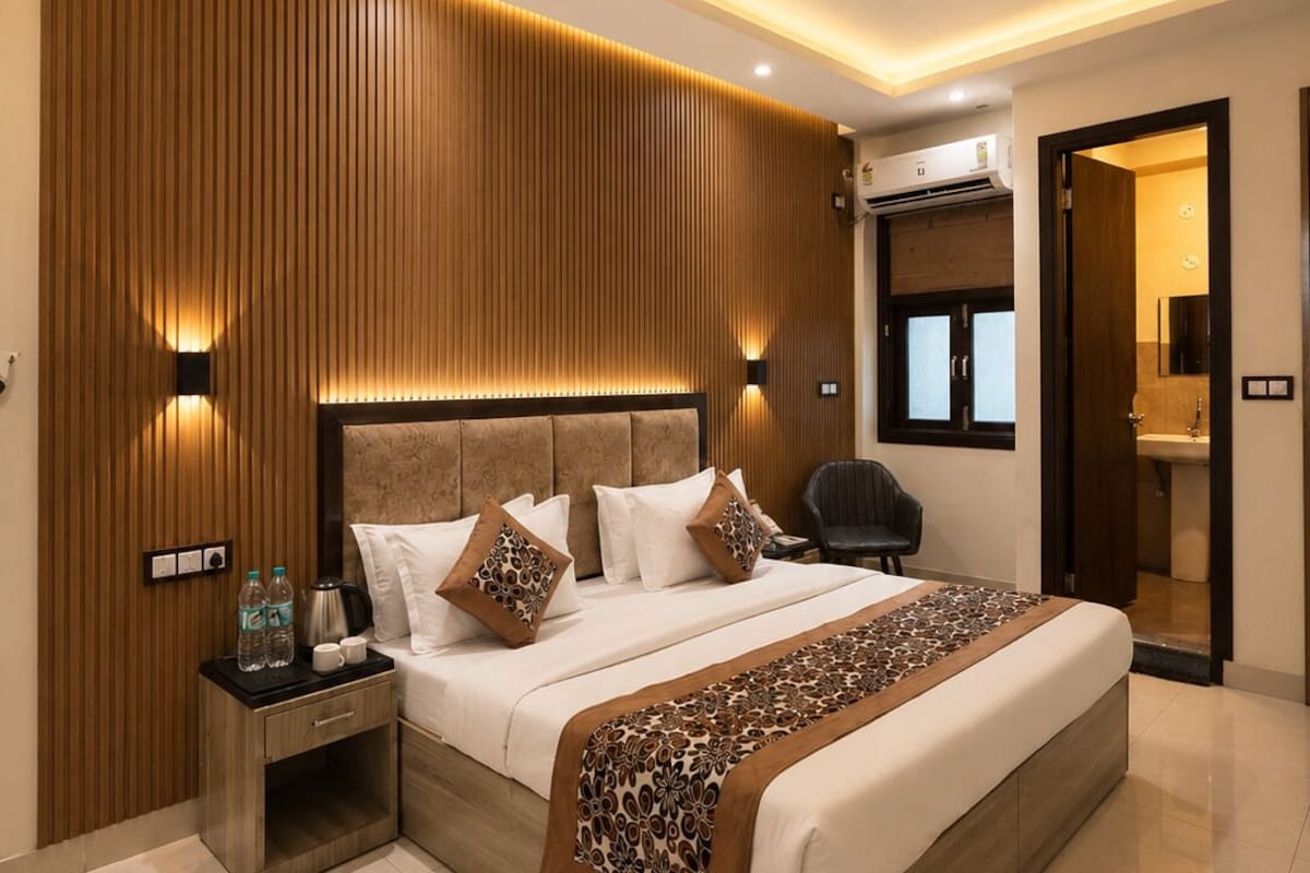 Deluxe Room | Laptop workspace, free WiFi