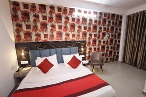 Deluxe Room | Laptop workspace, free WiFi - Hotel Volga Deluxe (New Delhi)