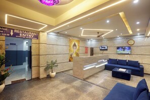 Lobby sitting area - Hotel Volga Deluxe (New Delhi)