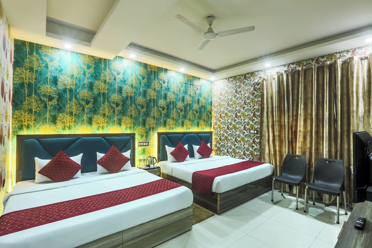 Laptop workspace, free WiFi