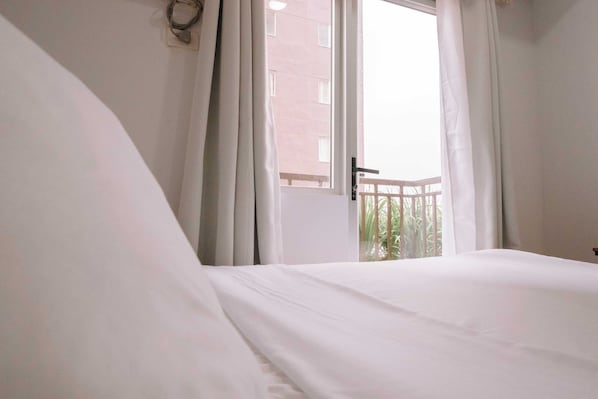 1 bedroom, iron/ironing board, internet, bed sheets