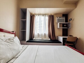 2 bedrooms, iron/ironing board, internet, bed sheets - Elegant 2 Bedrooms with Pool View (Iloilo City)