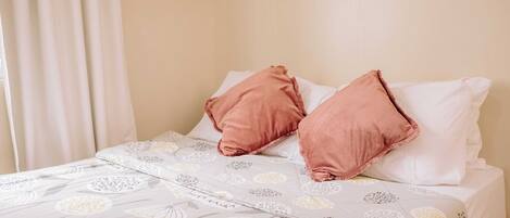 1 bedroom, iron/ironing board, internet, bed sheets