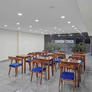 Café da manhã com buffet grátis todos os dias