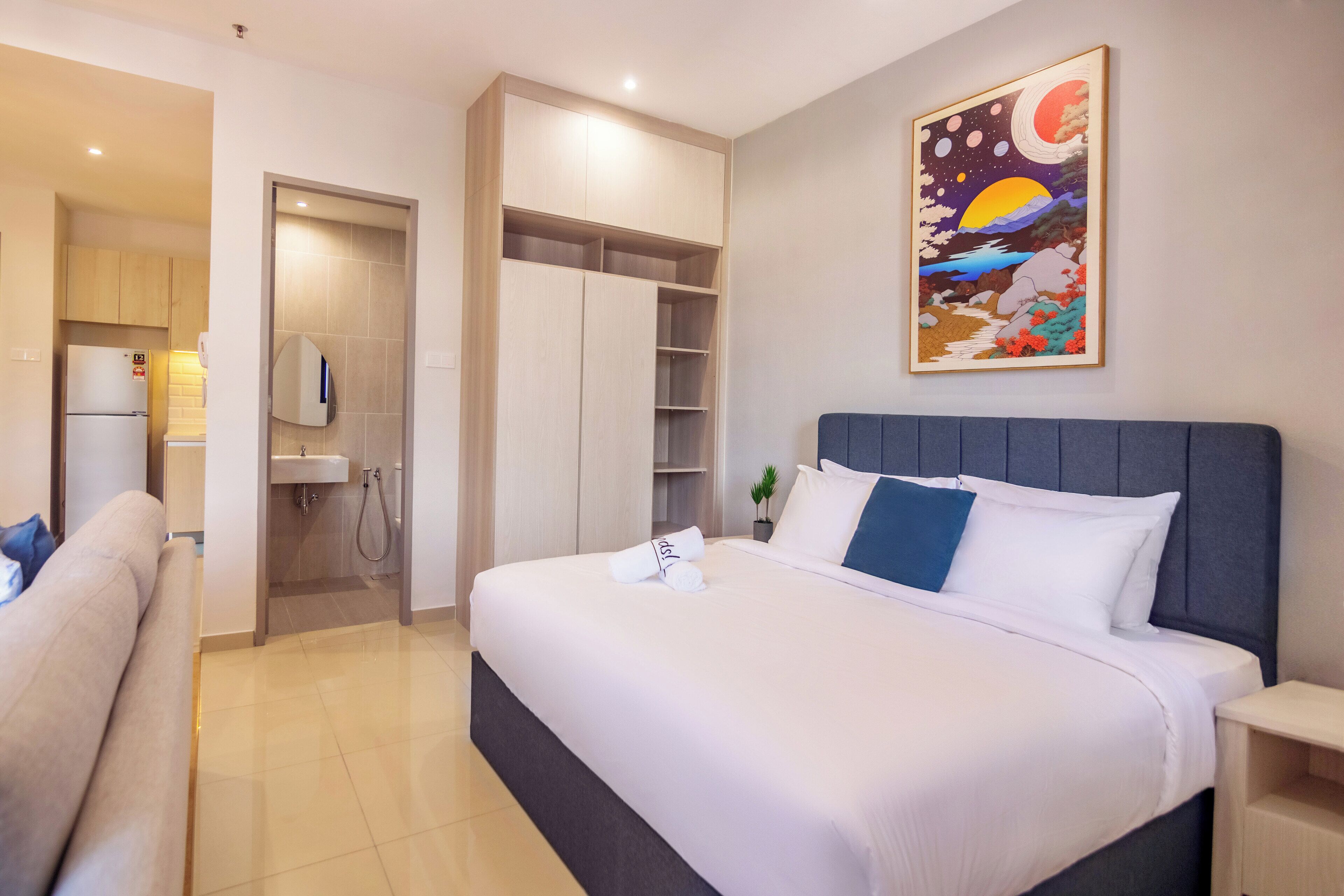 Comfort Studio, 1 King Bed, Non Smoking, City View | Premium bedding, desk, laptop workspace, blackout curtains