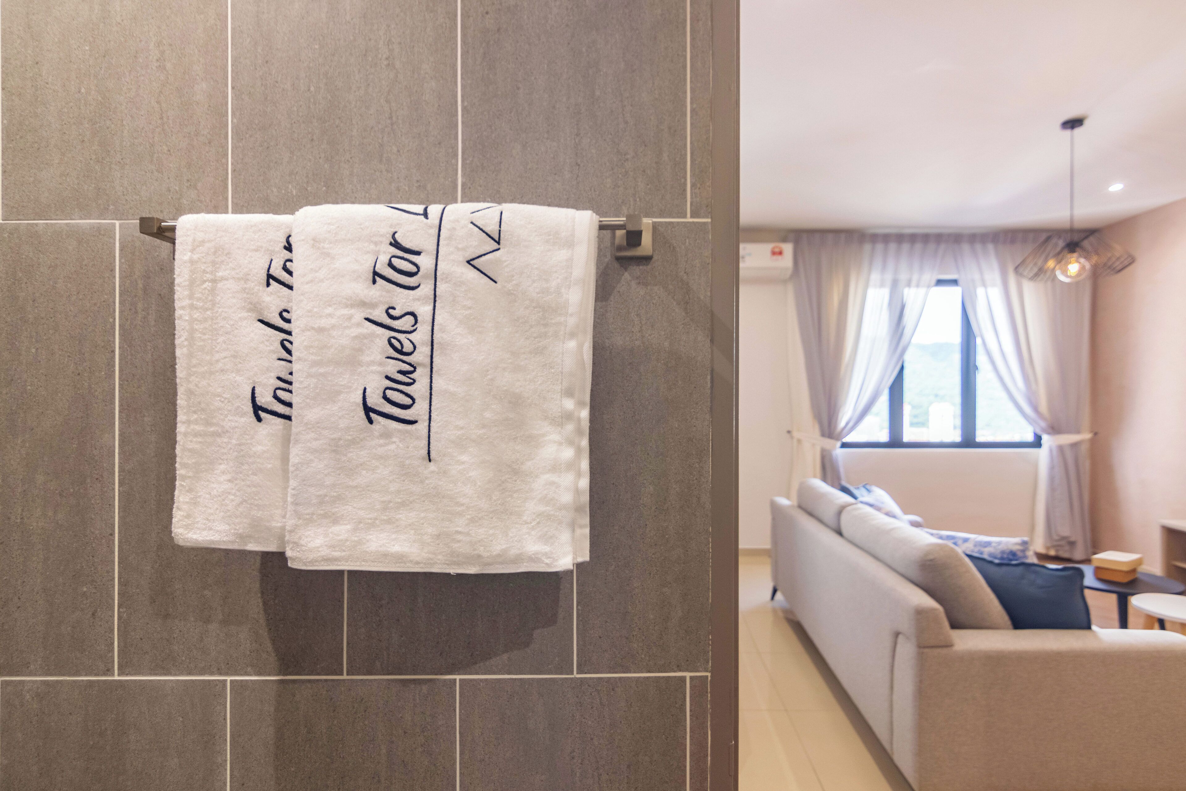 Comfort Studio, 1 King Bed, Non Smoking, City View | Bathroom