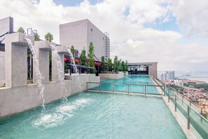 Outdoor pool - Iconic Regency by Stellar ALV (George Town)