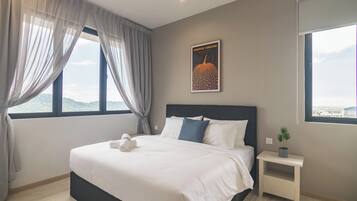 Peralatan tempat tidur premium, meja, ruang kerja komputer riba