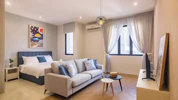 3 bedrooms, premium bedding, desk, laptop workspace