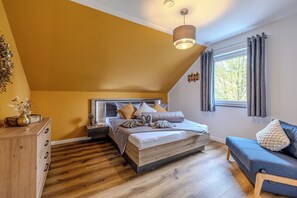 3 Schlafzimmer, Schreibtisch, Bügeleisen/Bügelbrett, kostenloses WLAN