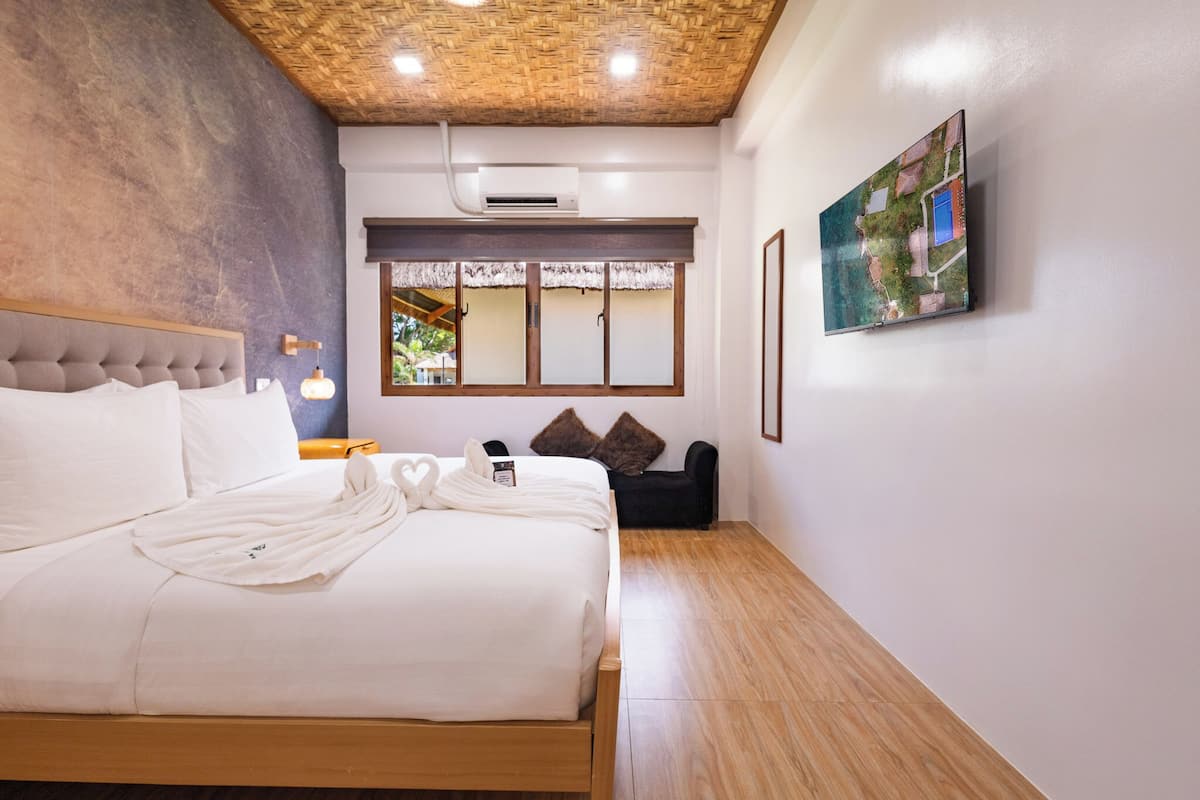 Premium Room, Sea View | Pillowtop beds, minibar, in-room safe, blackout drapes