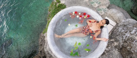 Bain à remous extérieur