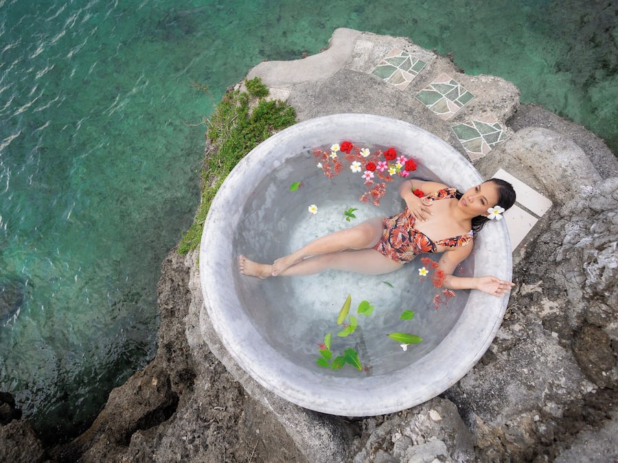 Outdoor spa tub