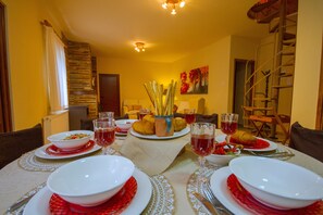 Dining - Amazing Villa in Pano Platres Cyprus (Pano Platres)