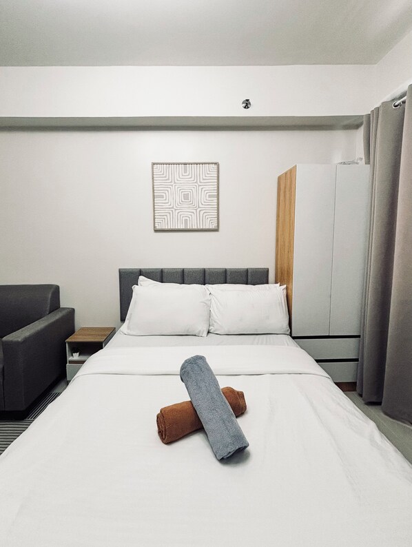 1 bedroom, bed sheets
