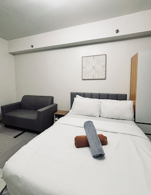 1 bedroom, bed sheets