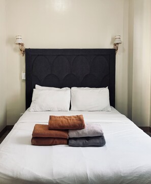 1 chambre, fer et planche à repasser, accès Internet, draps fournis