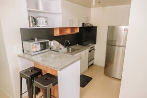 Fridge, microwave, stovetop, cookware/dishes/utensils