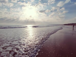 A beach with gentle waves and a clear sky. - Moon Villa in Conil de la Frontera (Conil de la Frontera)
