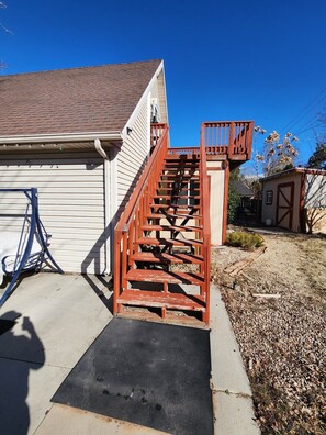 Property grounds - Mountain Views from Private Loft Studio - Near Downtown! (Ogden)