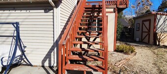 Mountain Views from Private Loft Studio - Near Downtown!