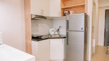 Fridge, microwave, cookware/dishes/utensils