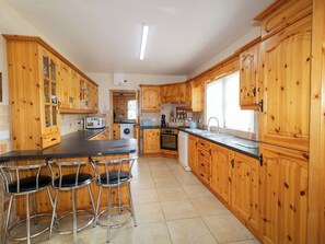 Private kitchen - RADHARC NA TRA, family friendly in Burtonport, County Donegal (Burtonport)