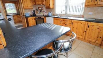 Dishwasher, cookware/dishes/utensils