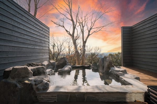 Down duvets, in-room safe, desk, free WiFi