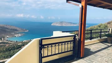 Vila, 2 quartos, sacada, vista para o jardim | Sacada