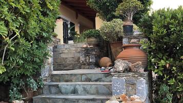 Vila, 2 quartos, sacada, vista para o jardim | Terraço/pátio