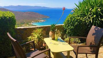 Apartment, Multiple Bedrooms, Patio, Garden View | Outdoor dining