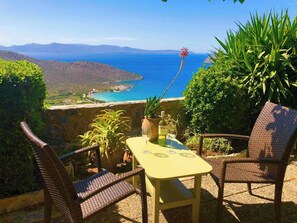 Leilighet, flere soverom, terrasse, hageutsikt | Utendørsservering