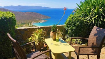 Apartment, Patio, Garden View | Outdoor dining