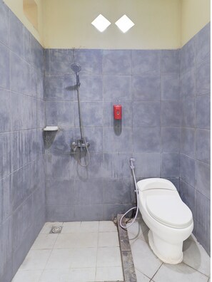 Shower, towels, soap, shampoo