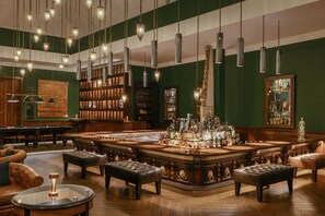 2 bares, bar en la piscina