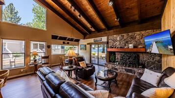 TV, lareira, videogames