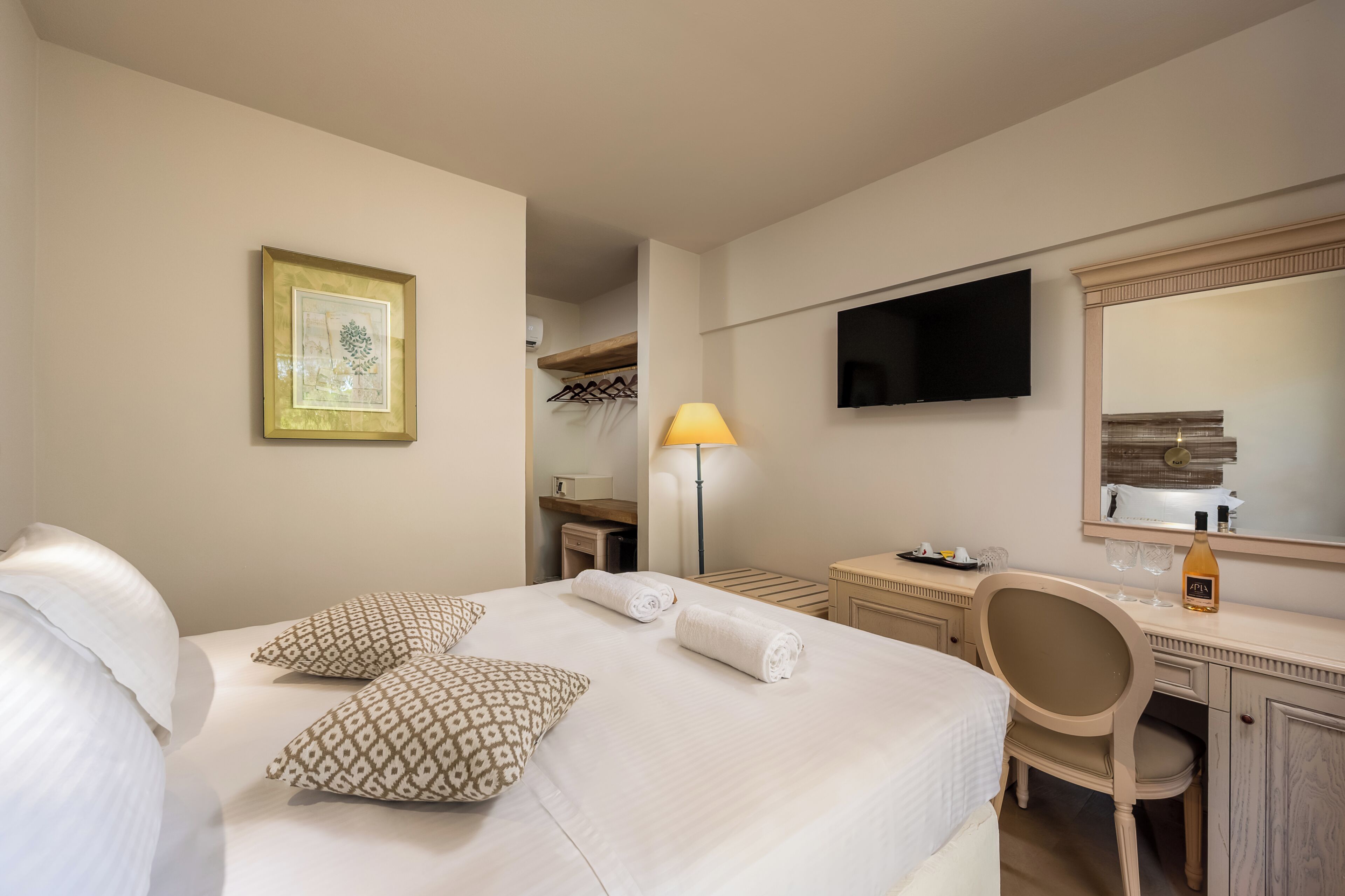 Comfort Double or Twin Room, Balcony, Garden View | Soundproofing, iron/ironing board, WiFi (free)