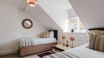 3 bedrooms, desk, iron/ironing board, travel crib