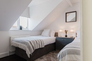 3 bedrooms, desk, iron/ironing board, travel cot