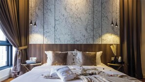 Suíte, 1 cama Queen | 1 quarto, ferros/tábuas de passar roupa, Wi-Fi de cortesia