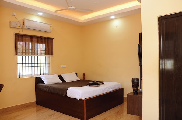 Laptop workspace, free WiFi - Sivashankaran homes (Tiruvannamalai)