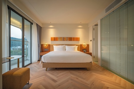 Luxury Suite, 1 King Bed, Balcony, City View | 1 bedroom, hypo-allergenic bedding, minibar, desk