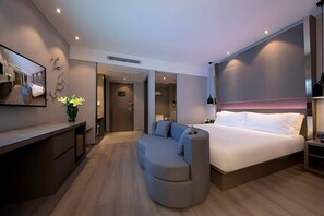 Premium bedding, free minibar, in-room safe, desk - JL Boutique Hotel shanghai Tian An 1000Trees. Jing'an Temple changshou Road Store (Shanghai)