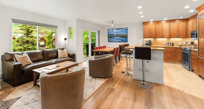 Stellar Views- Easy Trail and Lift Access-3 Bed/Bath Townhome-Free Transportation
