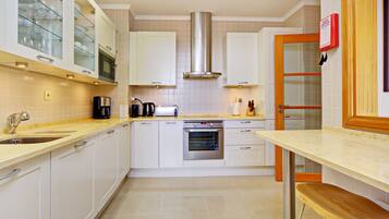 Superior Apart Daire, 2 Yatak Odası, Sigara İçilmez, Balkon | Özel mutfak | Espresso kahve makinesi, kahve/çay makinesi, elektrikli su ısıtıcısı