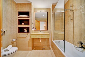 A bathroom with a toilet, sink, and bathtub. - The Prime at The Residences Vilamoura (Loulé)